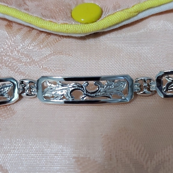 Boho /Beach / Tropical Silver Maile Leaf Bracelet - Picture 2 of 5